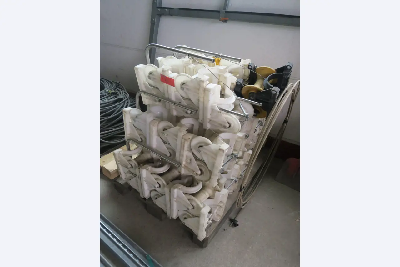 Workshop equipment and various accessories from the construction sector-2