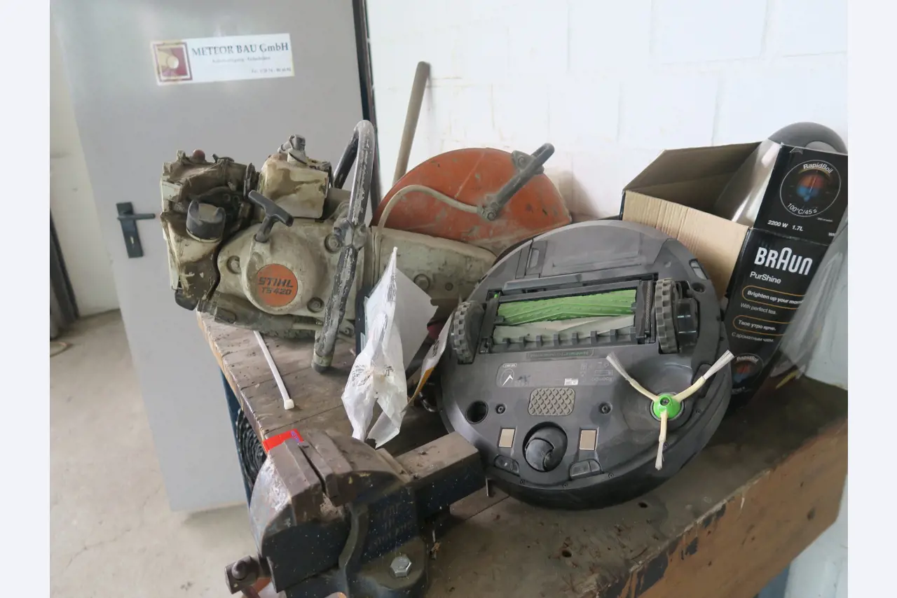 Workshop equipment and various accessories from the construction sector-6