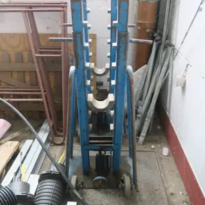 Pair of cable drum lifters