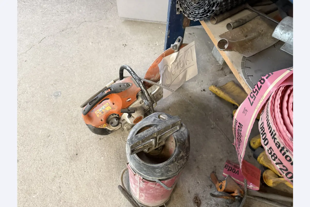 Werkplaatsuitrusting en diverse accessoires uit de bouwsector-2