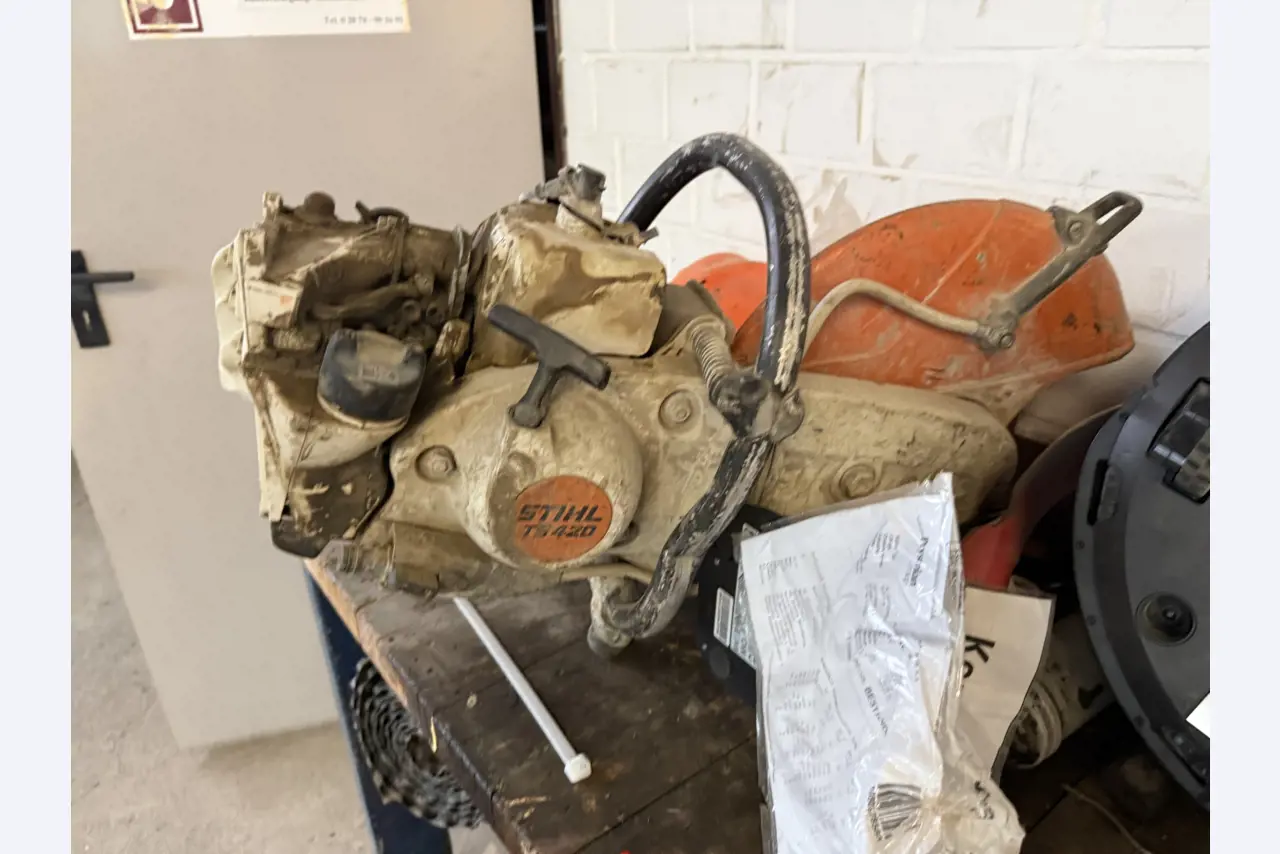 Werkplaatsuitrusting en diverse accessoires uit de bouwsector-3