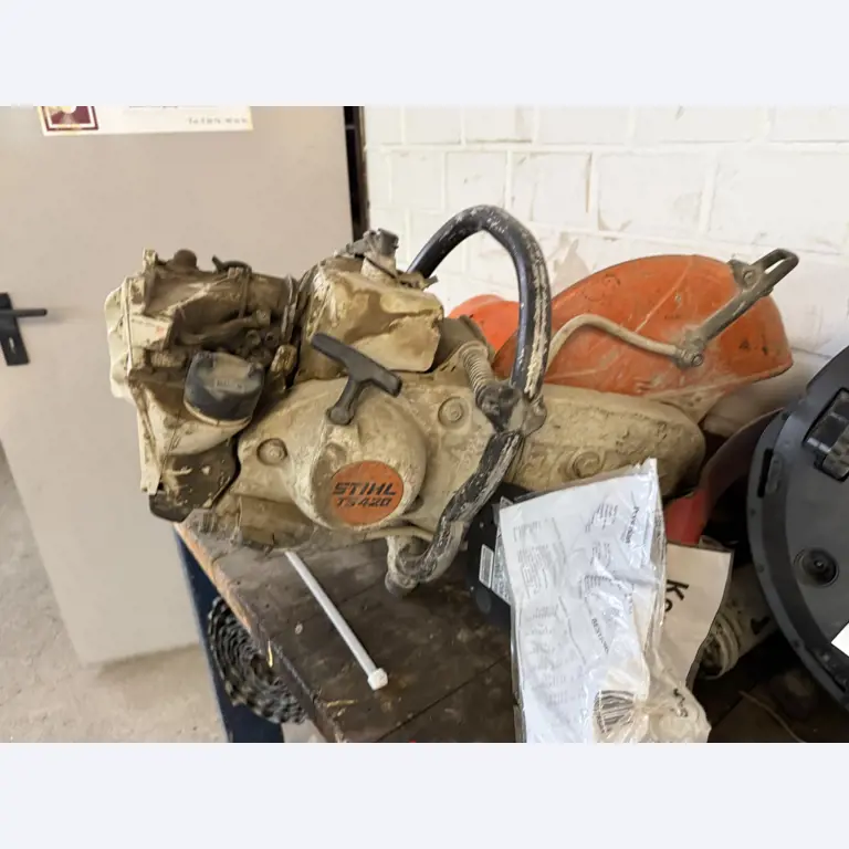 Werkplaatsuitrusting en diverse accessoires uit de bouwsector-3