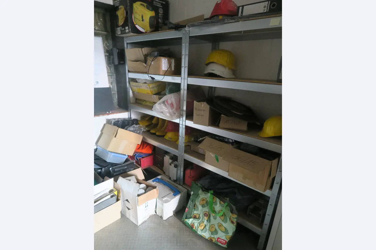 Werkplaatsuitrusting en diverse accessoires uit de bouwsector-9