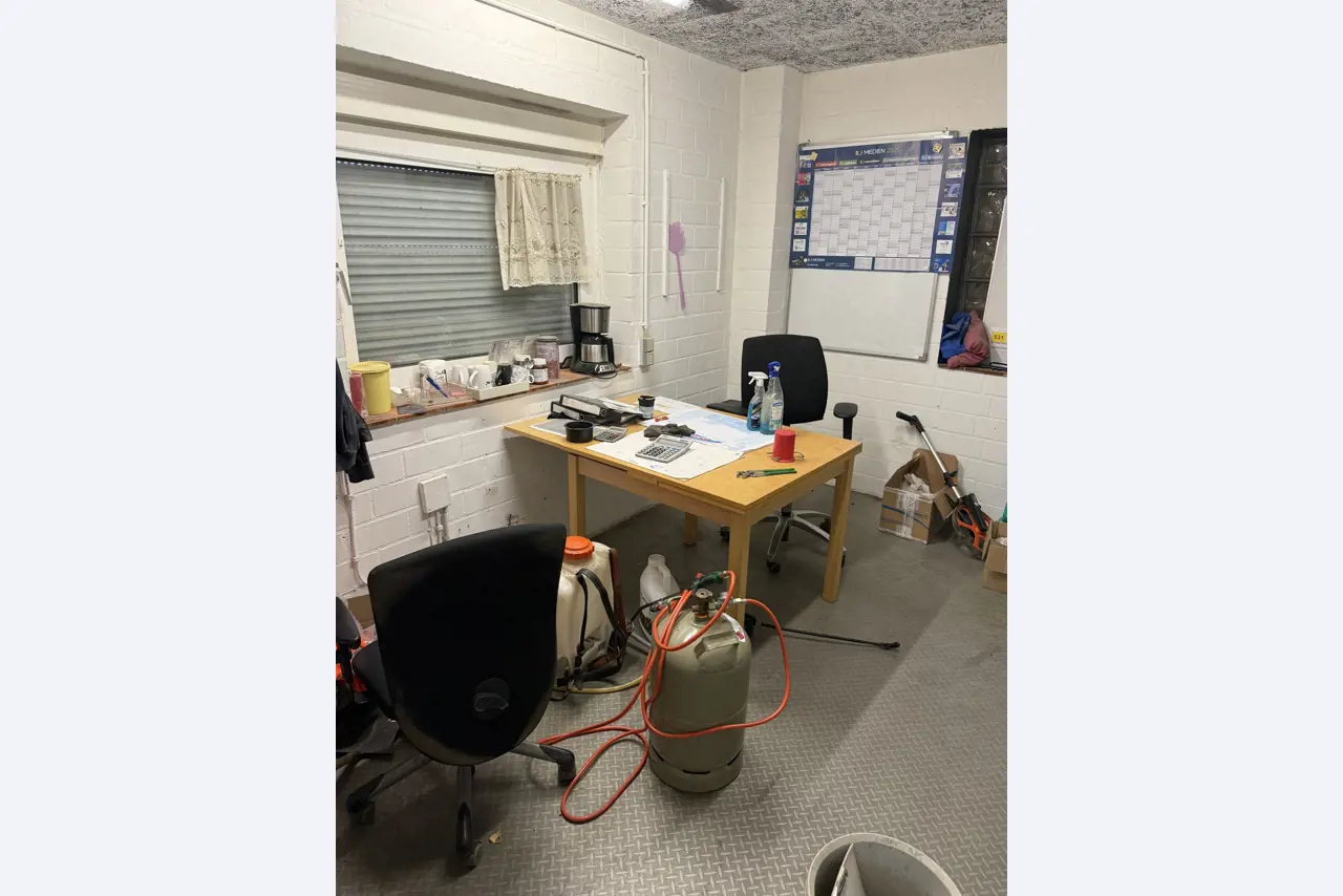 Werkplaatsuitrusting en diverse accessoires uit de bouwsector-1