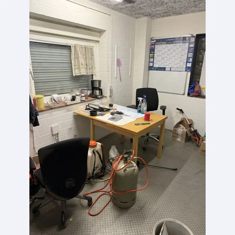 Werkplaatsuitrusting en diverse accessoires uit de bouwsector-1