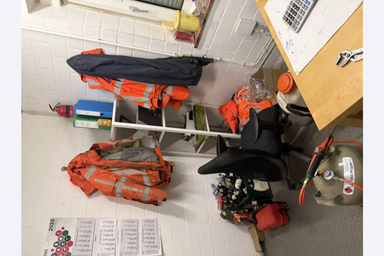 Werkplaatsuitrusting en diverse accessoires uit de bouwsector-2