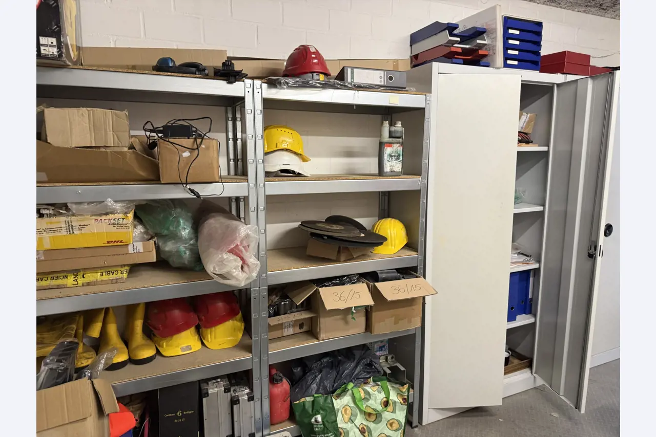 Werkplaatsuitrusting en diverse accessoires uit de bouwsector-3