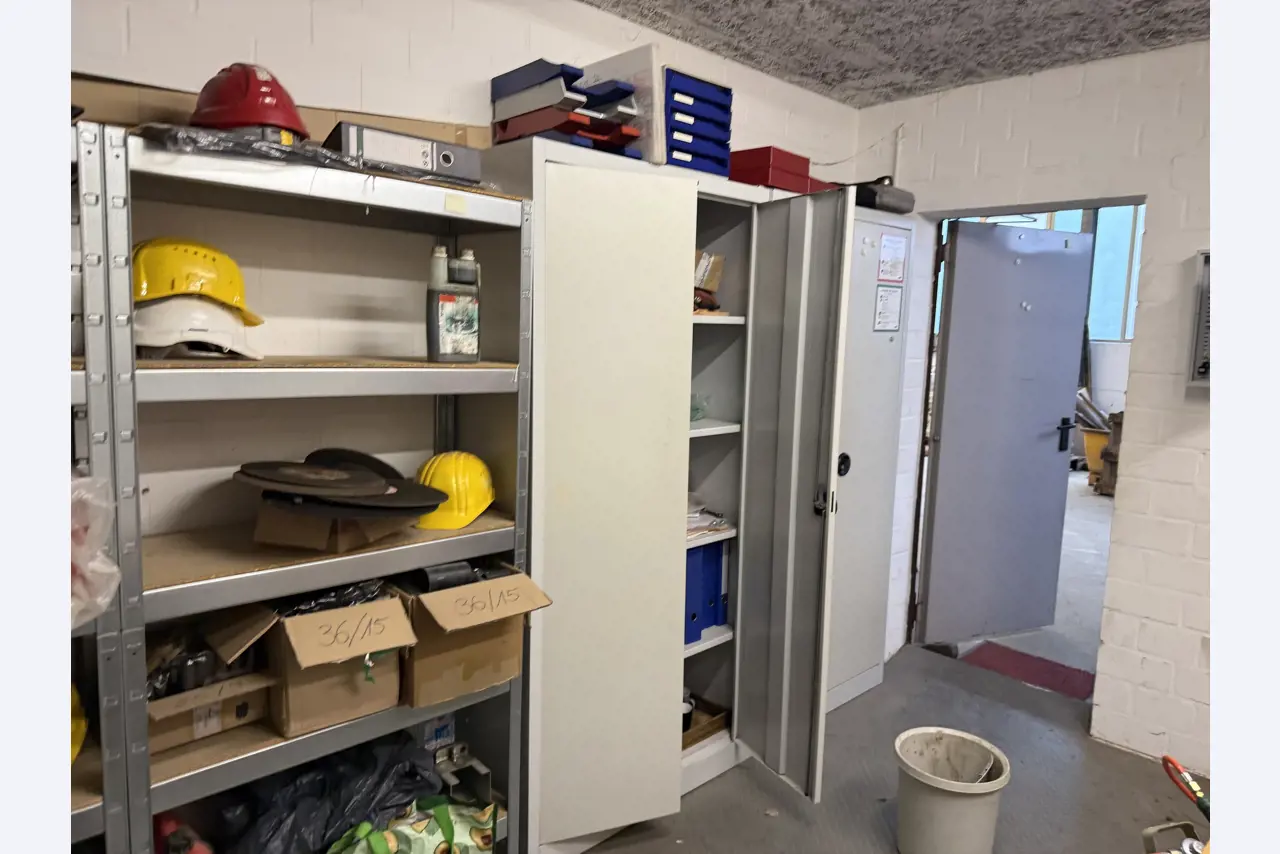 Werkplaatsuitrusting en diverse accessoires uit de bouwsector-4