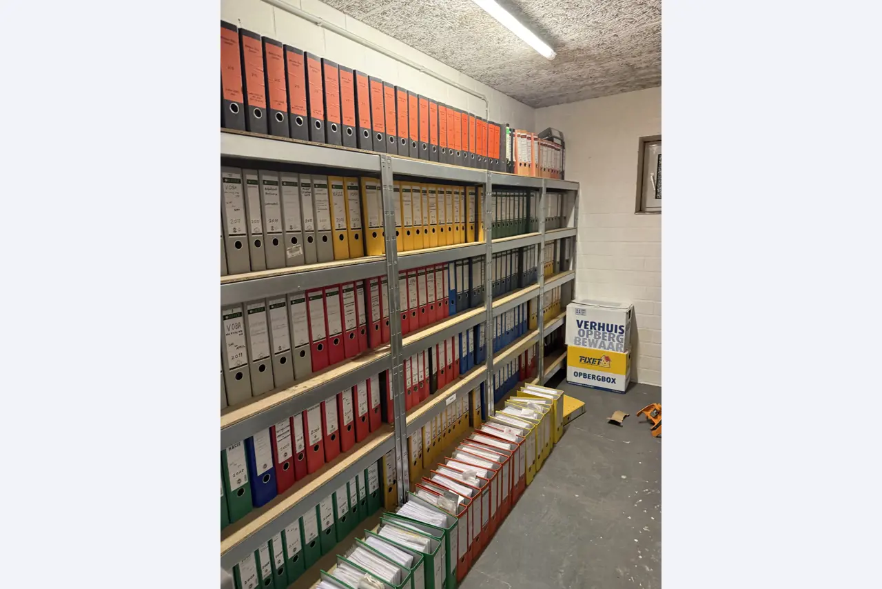 Workshop equipment and various accessories from the construction sector-1