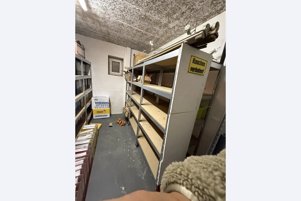 Workshop equipment and various accessories from the construction sector-2