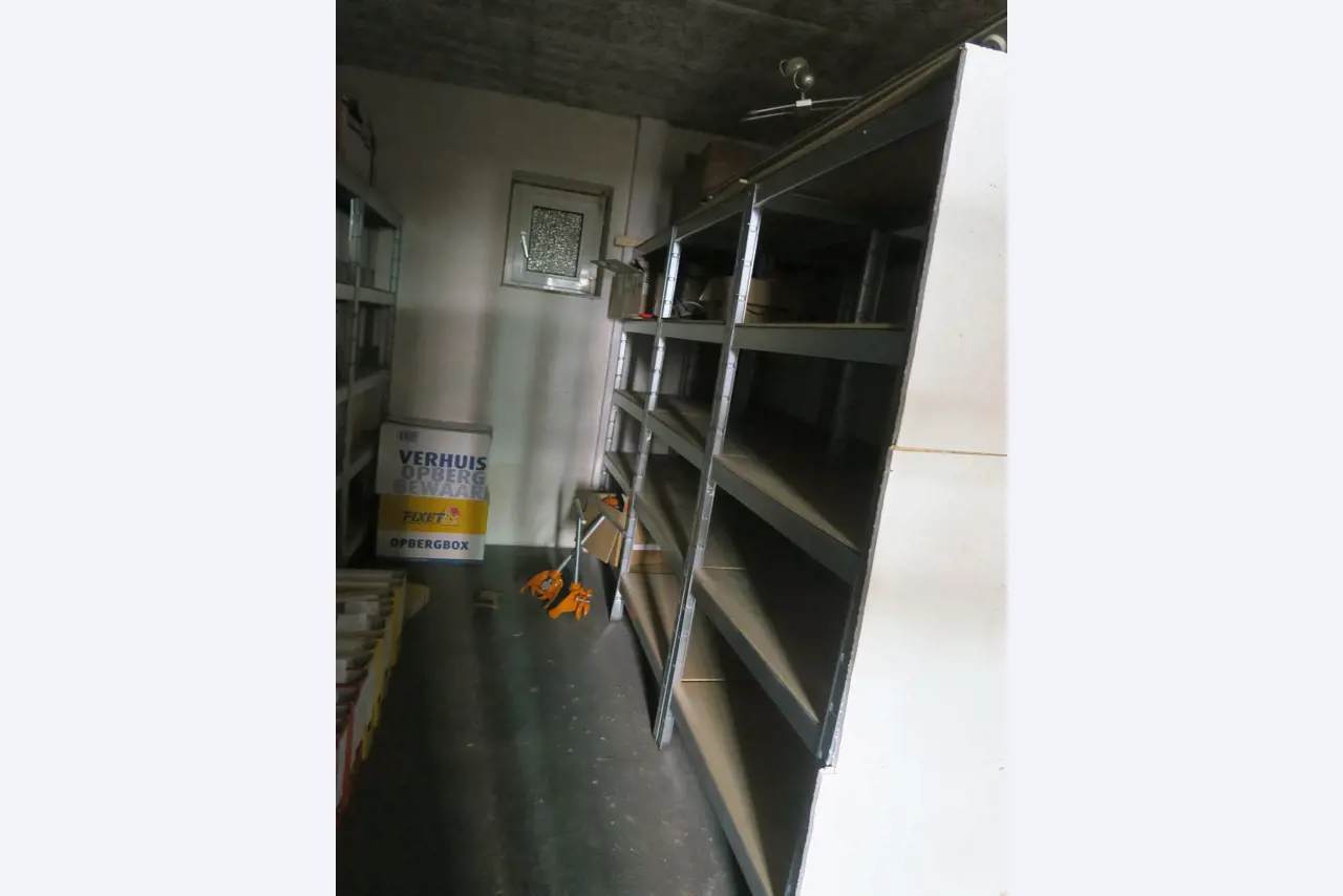 Workshop equipment and various accessories from the construction sector-6