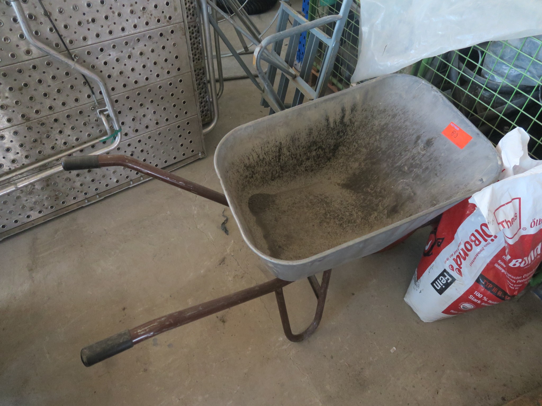 Oprema za delavnice in različni dodatki za gradbeništvo-1