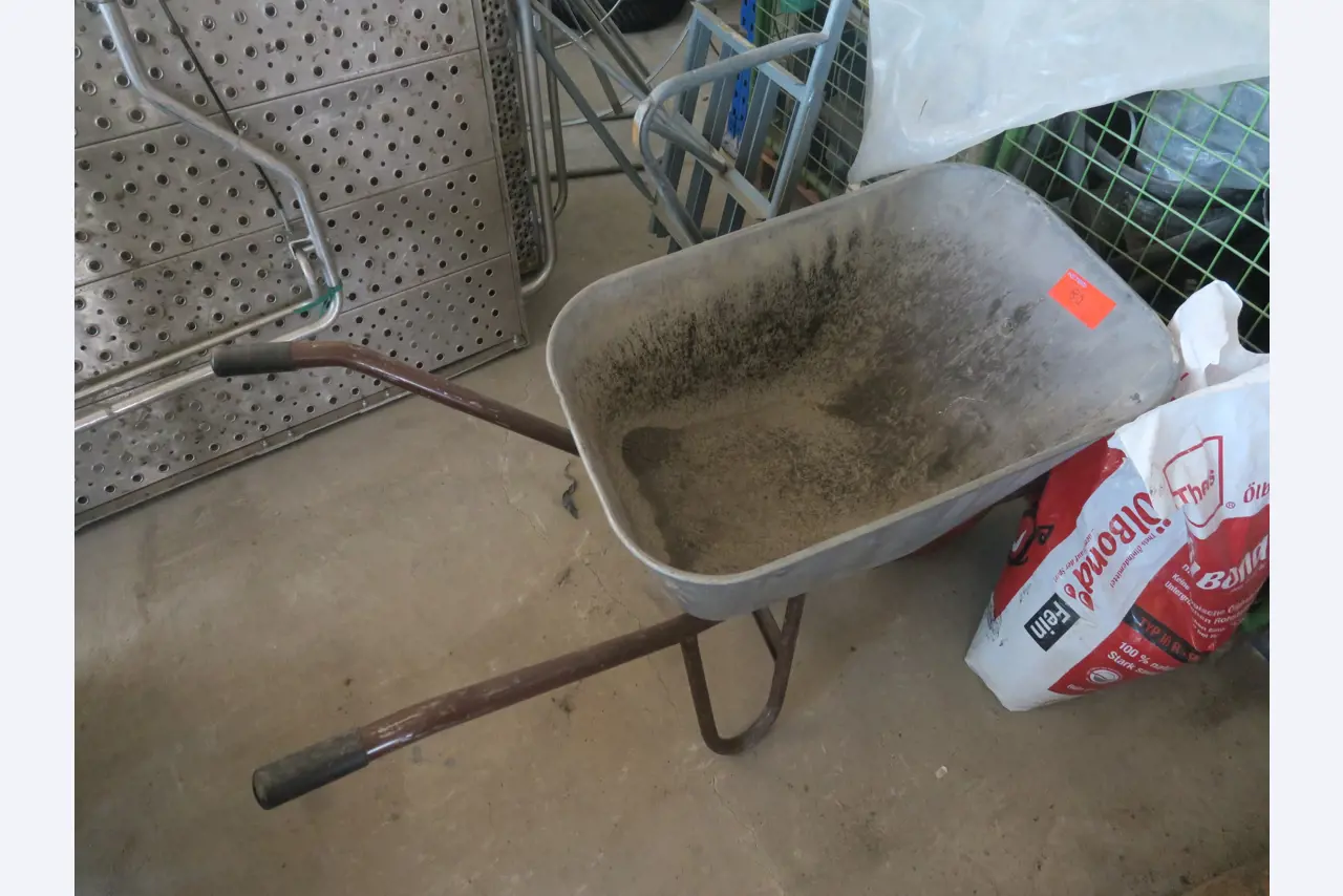 Equipamentos de oficina e acessórios diversos do sector da construção-1