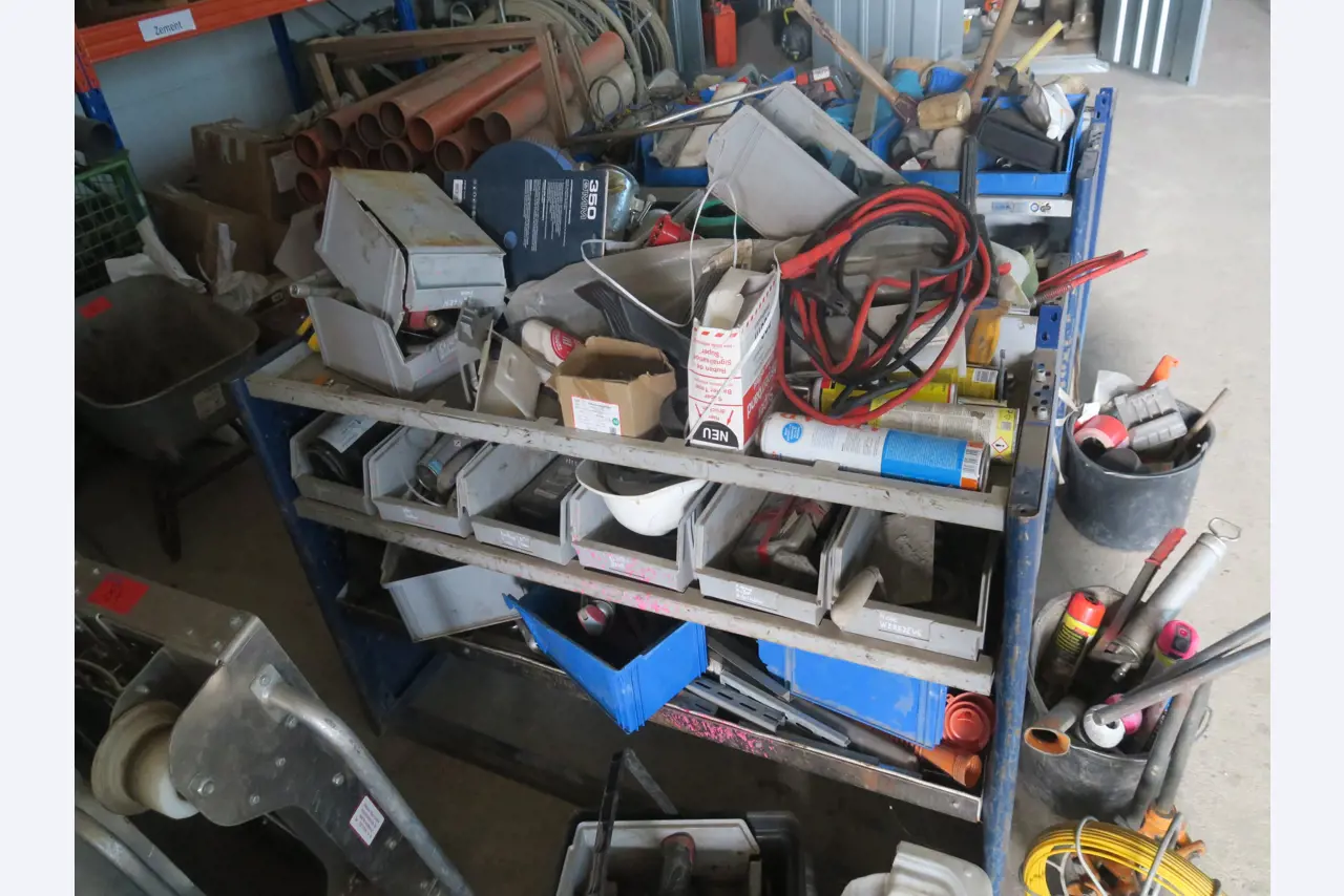 Werkplaatsuitrusting en diverse accessoires uit de bouwsector-1