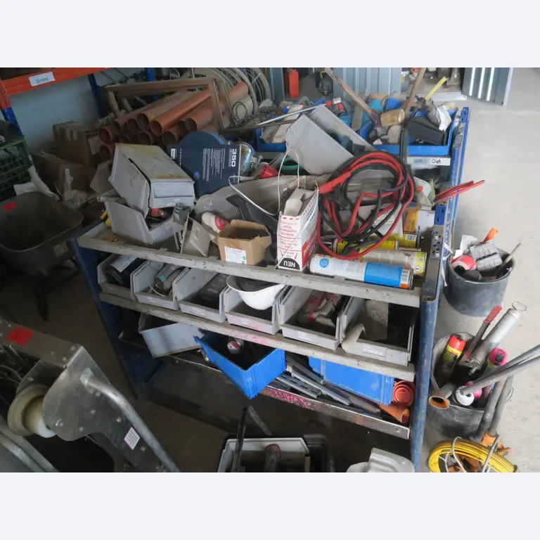 Werkplaatsuitrusting en diverse accessoires uit de bouwsector-1