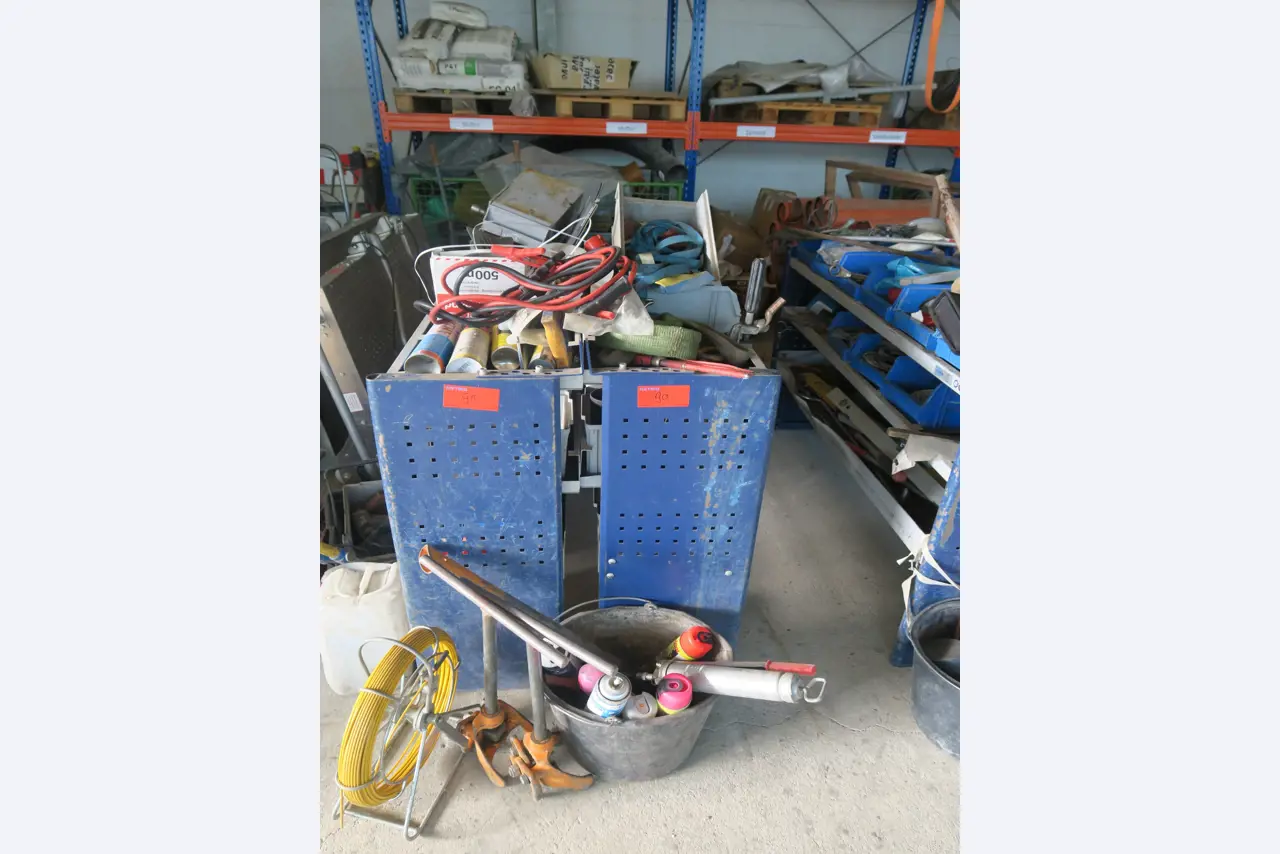 Werkplaatsuitrusting en diverse accessoires uit de bouwsector-2