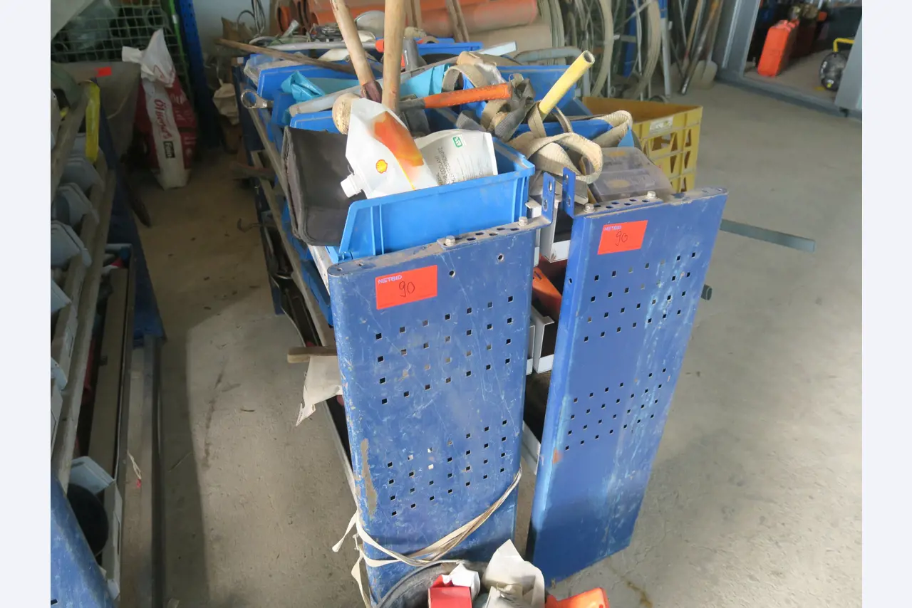 Werkplaatsuitrusting en diverse accessoires uit de bouwsector-4