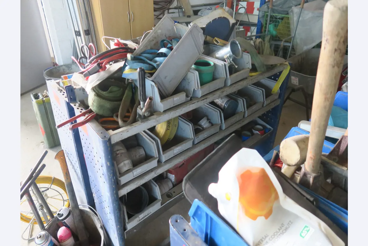 Werkplaatsuitrusting en diverse accessoires uit de bouwsector-5