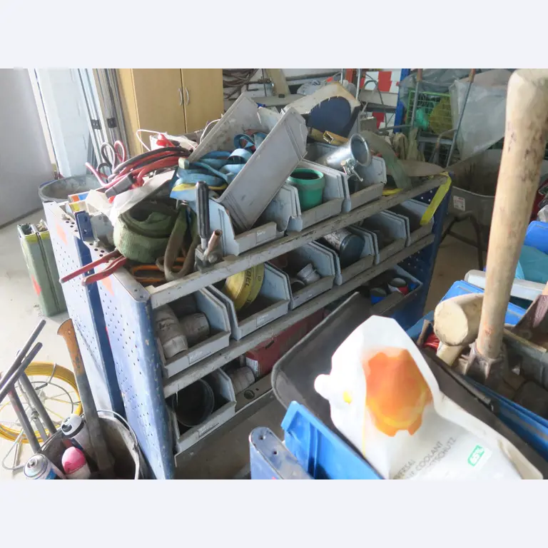 Werkplaatsuitrusting en diverse accessoires uit de bouwsector-5