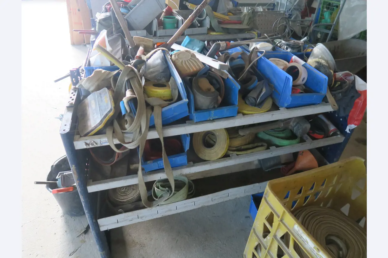 Werkplaatsuitrusting en diverse accessoires uit de bouwsector-6