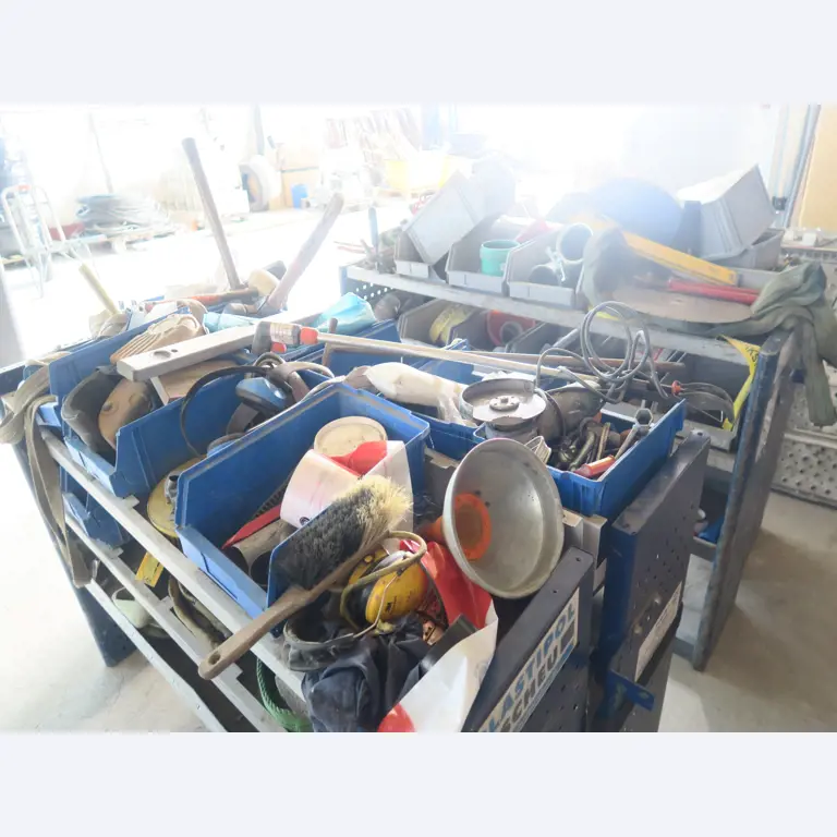 Werkplaatsuitrusting en diverse accessoires uit de bouwsector-7