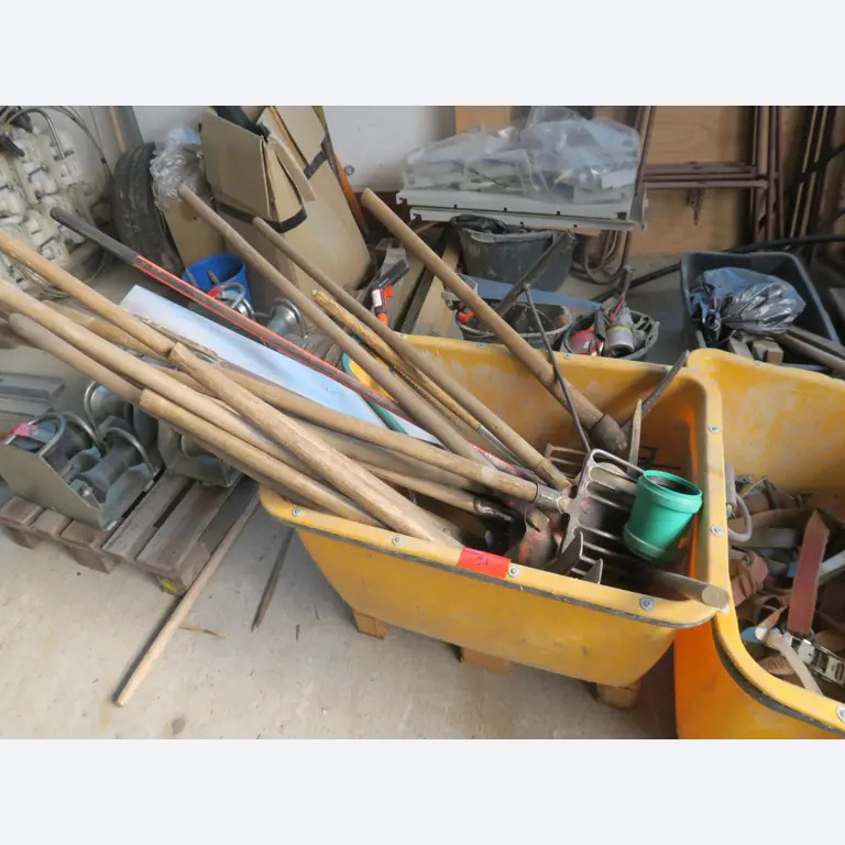 Workshop equipment and various accessories from the construction sector-1