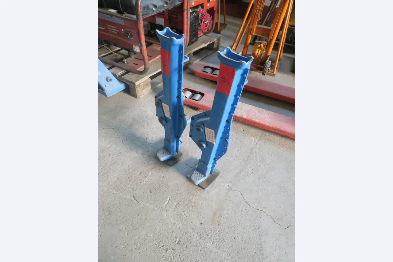 Werkplaatsuitrusting en diverse accessoires uit de bouwsector-1