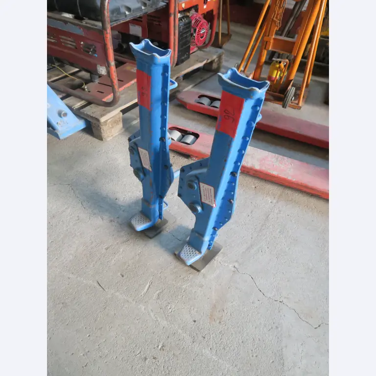 Werkplaatsuitrusting en diverse accessoires uit de bouwsector-1