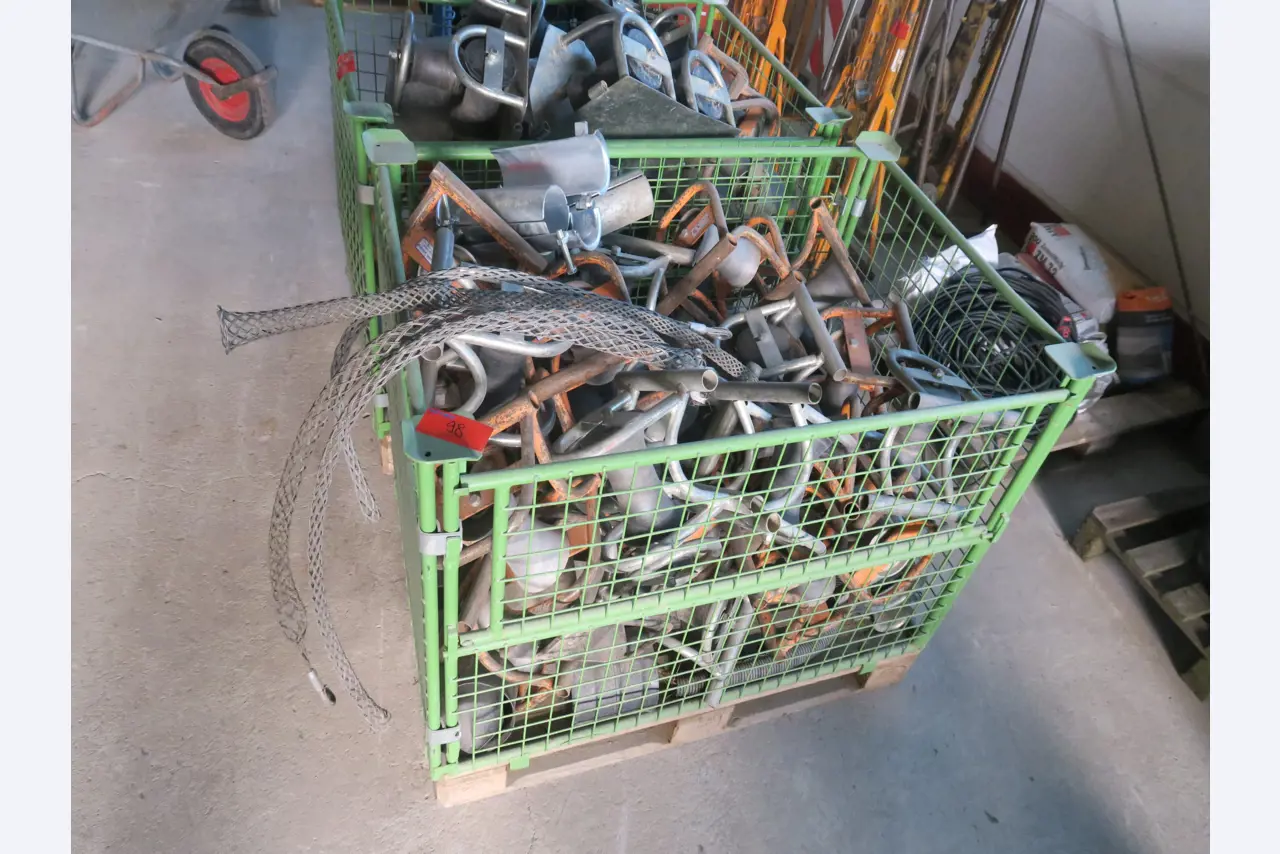 Workshop equipment and various accessories from the construction sector-1