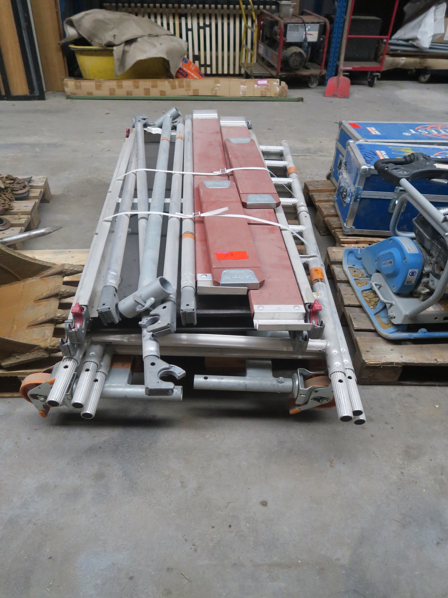 Różne urządzenia techniczne z magazynu-1