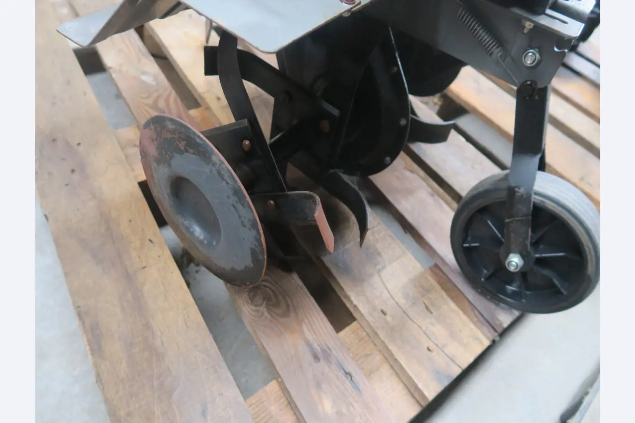 Div. techn. Einrichtung aus einem Lagerbestand-2