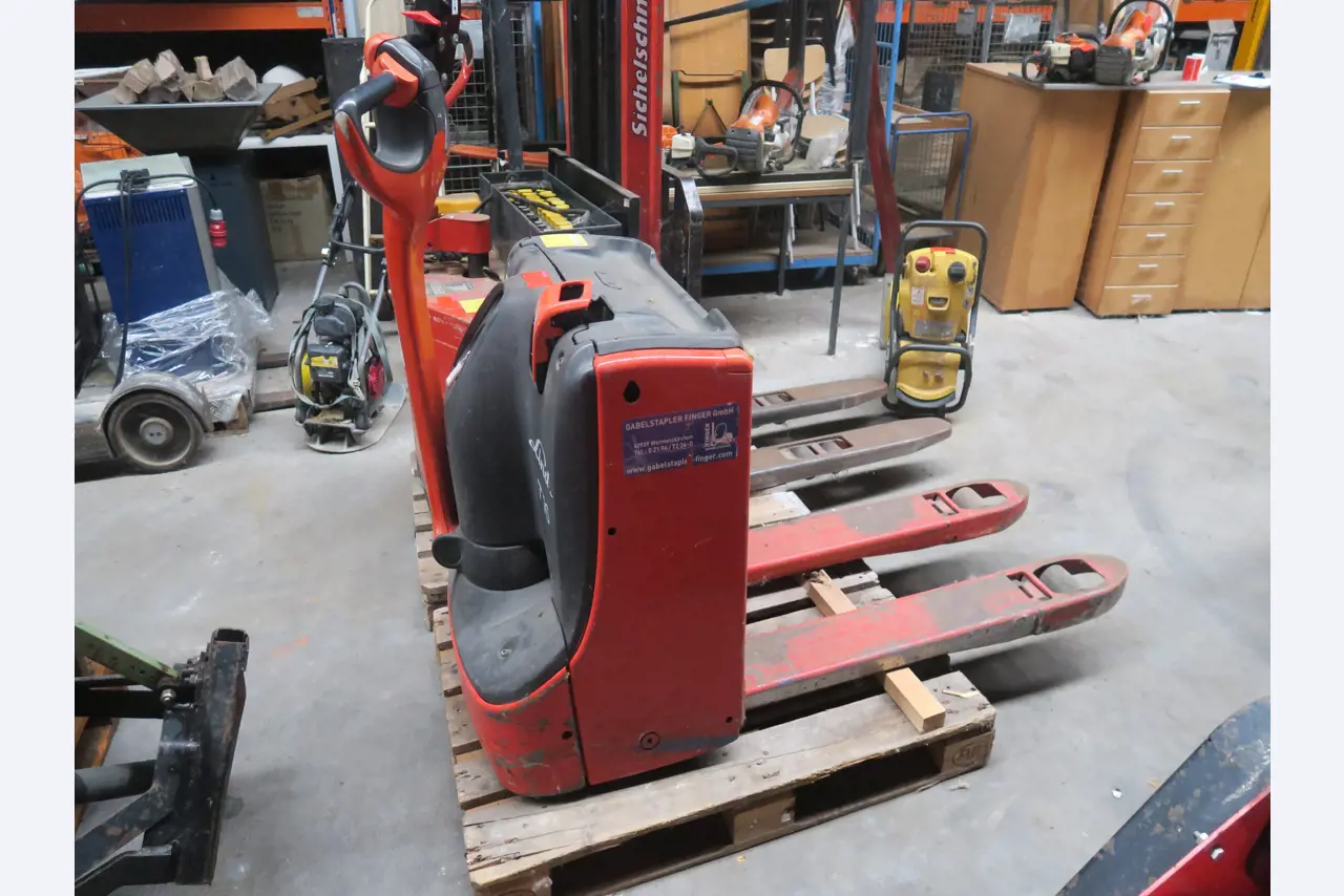 Div. techn. Einrichtung aus einem Lagerbestand-1