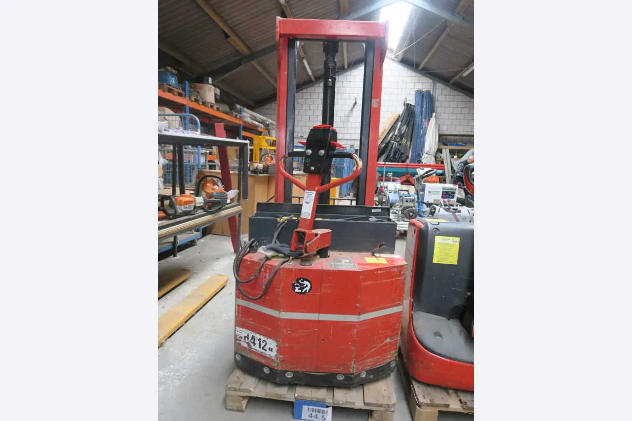 Div. techn. Einrichtung aus einem Lagerbestand-1