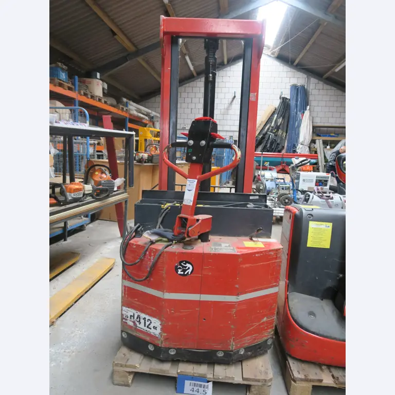 Div. techn. Einrichtung aus einem Lagerbestand-1