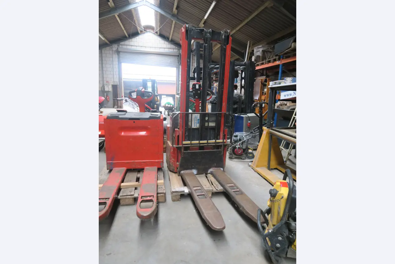 Div. techn. Einrichtung aus einem Lagerbestand-2