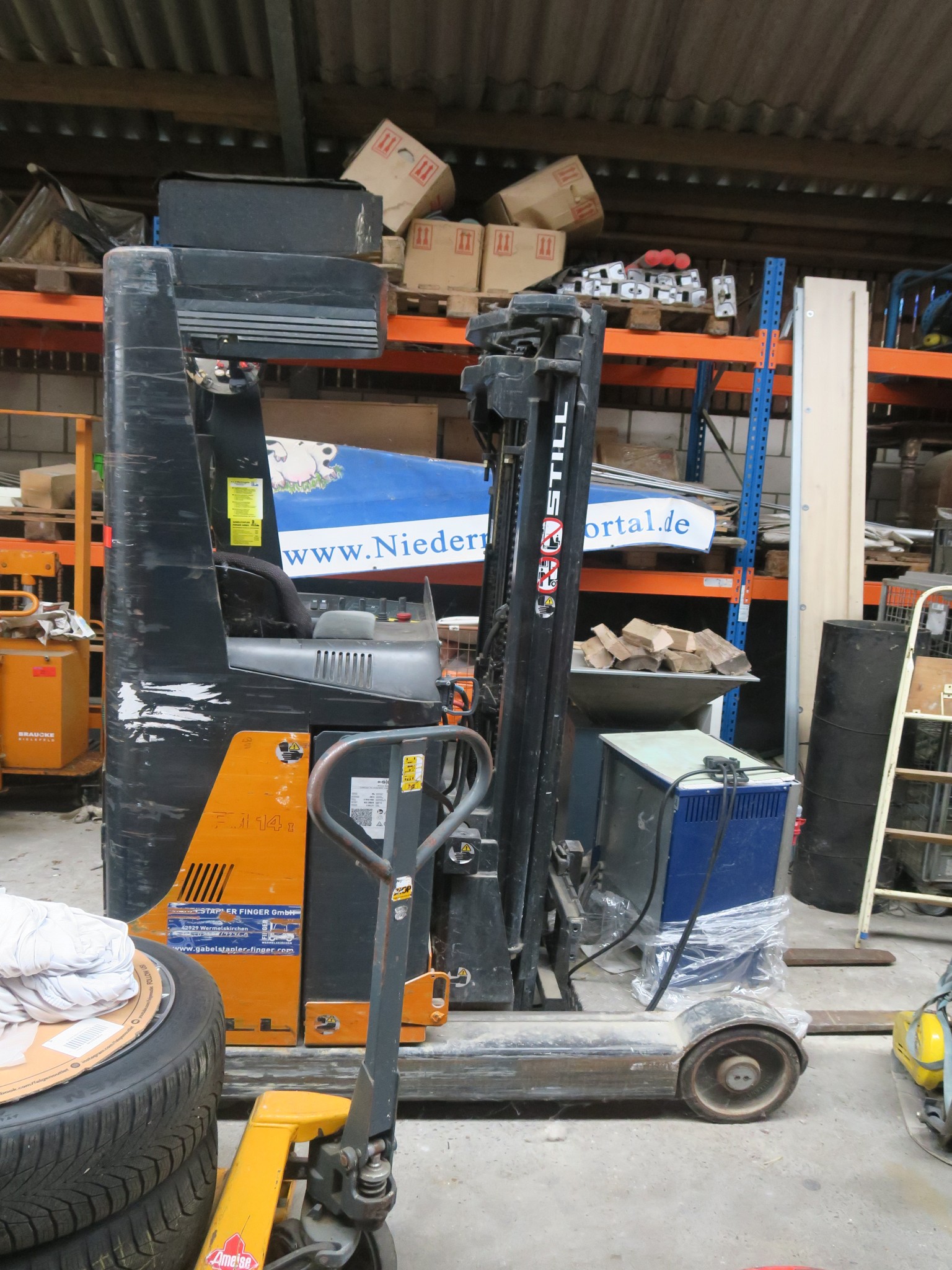 Różne urządzenia techniczne z magazynu-1