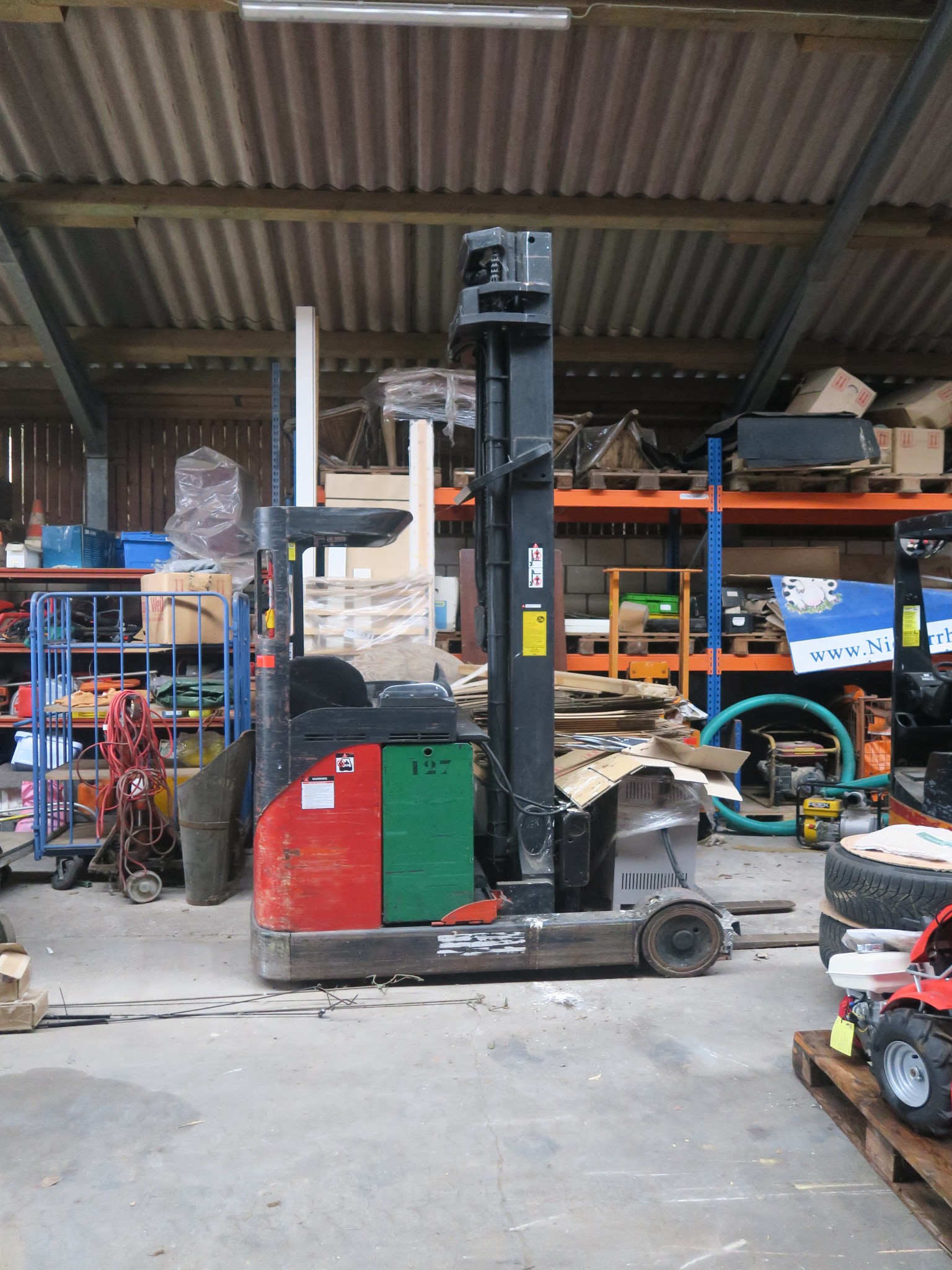 Różne urządzenia techniczne z magazynu-1