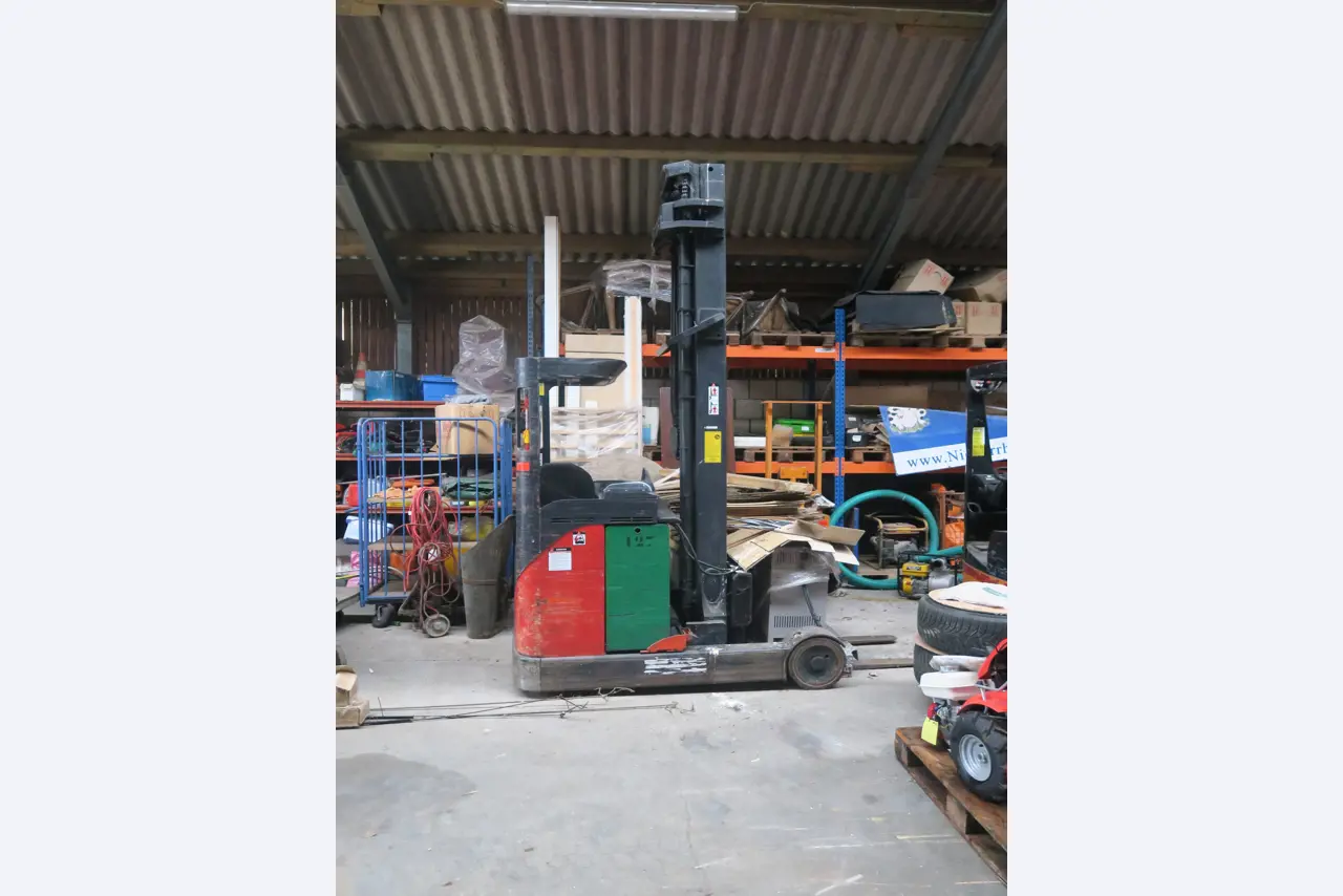 Div. techn. Einrichtung aus einem Lagerbestand-1