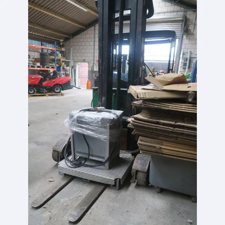 Div. techn. Einrichtung aus einem Lagerbestand-3