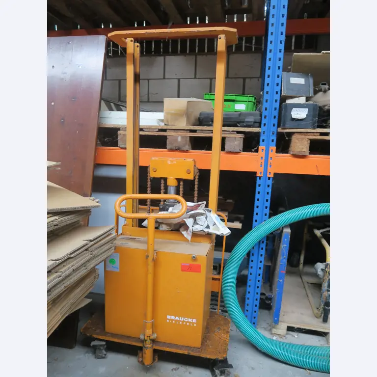 Div. techn. Einrichtung aus einem Lagerbestand-1