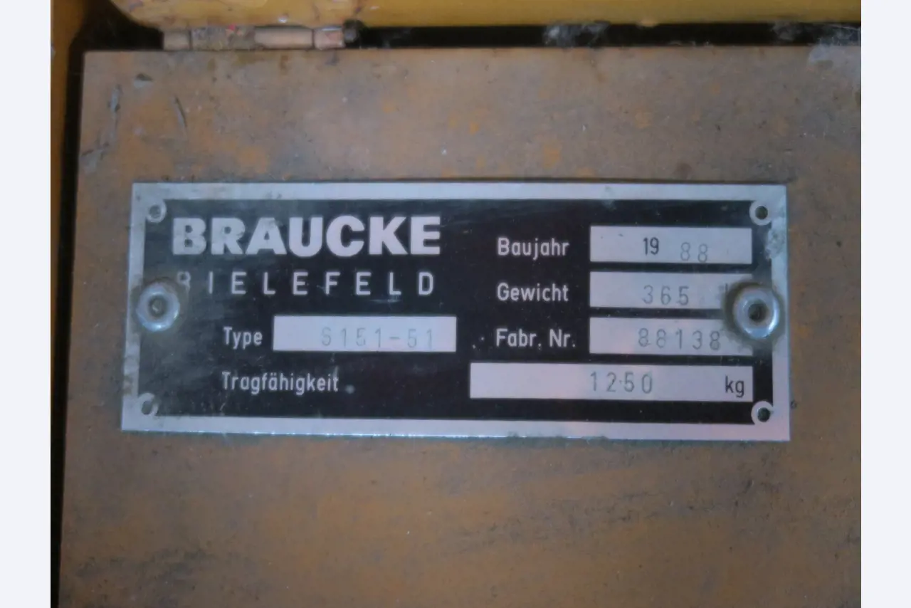 Div. techn. Einrichtung aus einem Lagerbestand-2