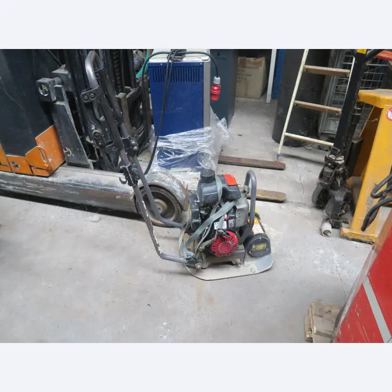 Div. techn. Einrichtung aus einem Lagerbestand-1