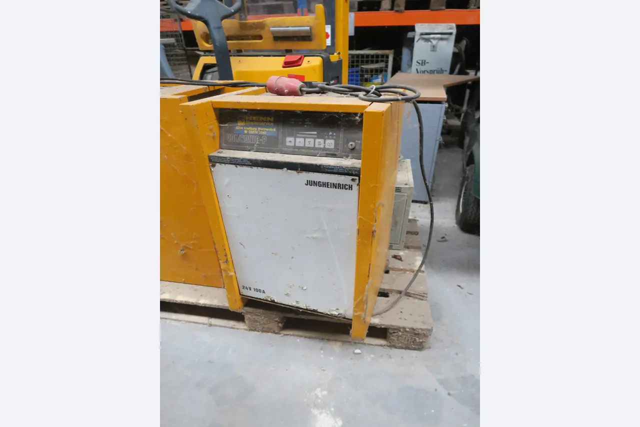 Div. techn. Einrichtung aus einem Lagerbestand-2