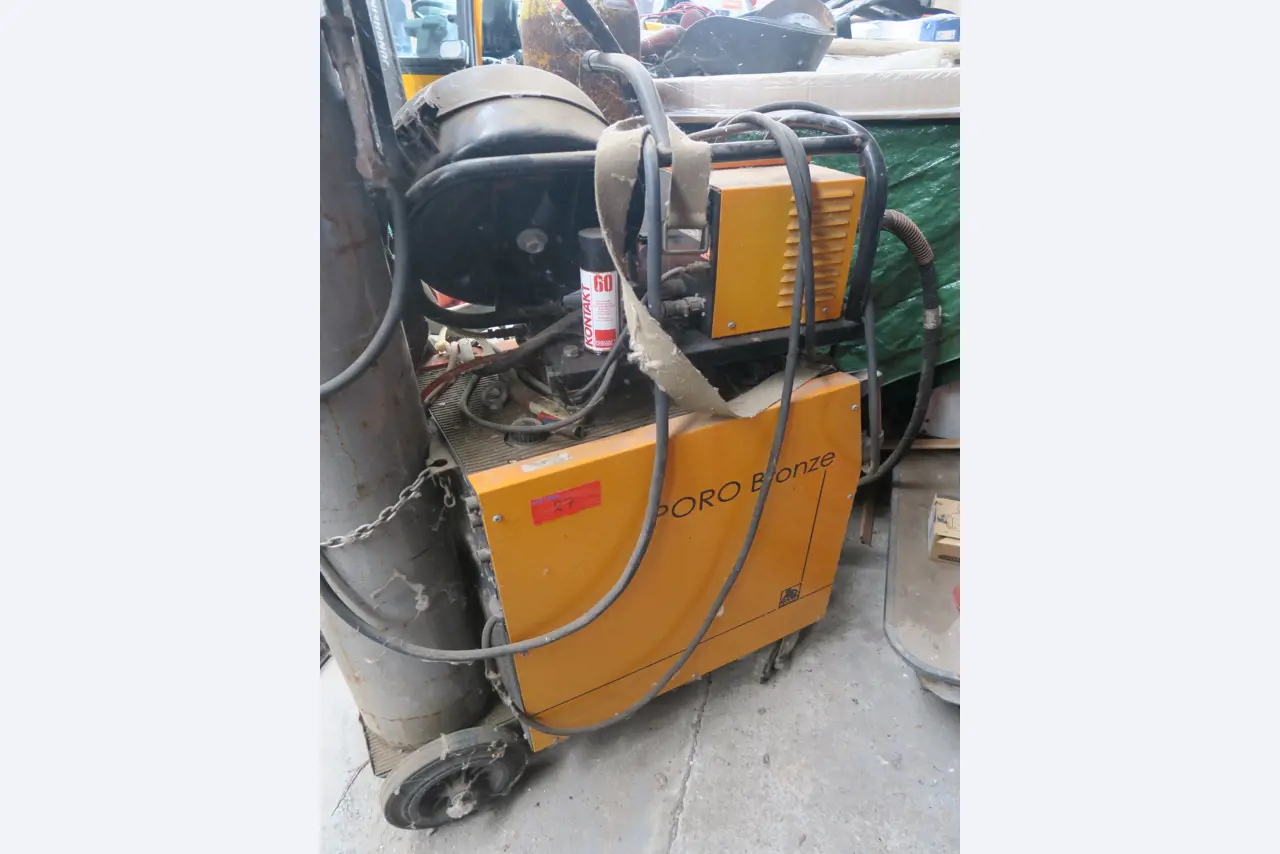 Div. techn. Einrichtung aus einem Lagerbestand-1