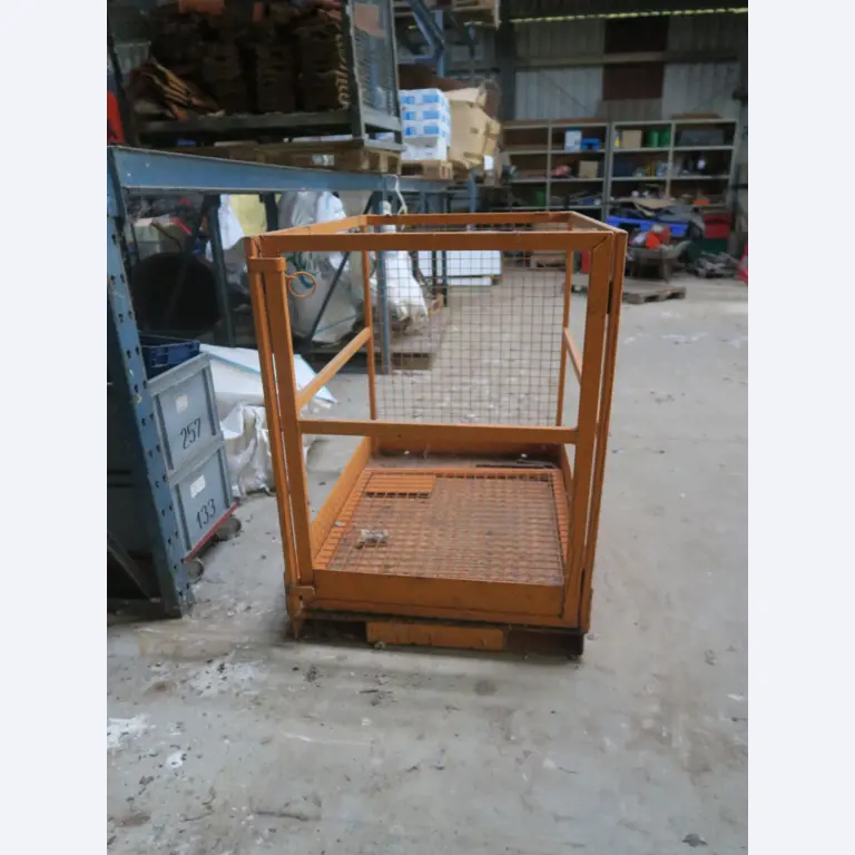 Div. techn. Einrichtung aus einem Lagerbestand-2