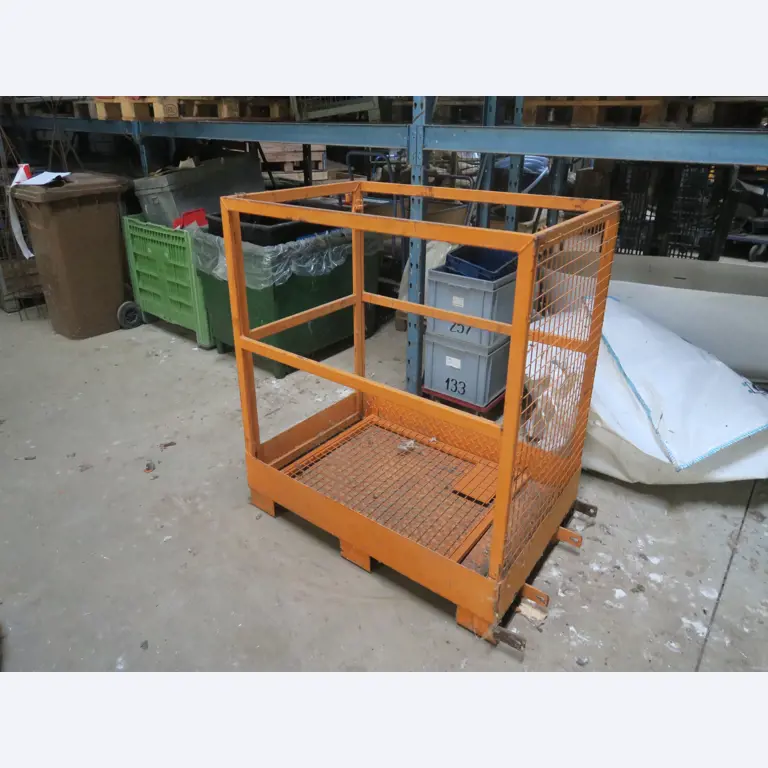 Div. techn. Einrichtung aus einem Lagerbestand-3