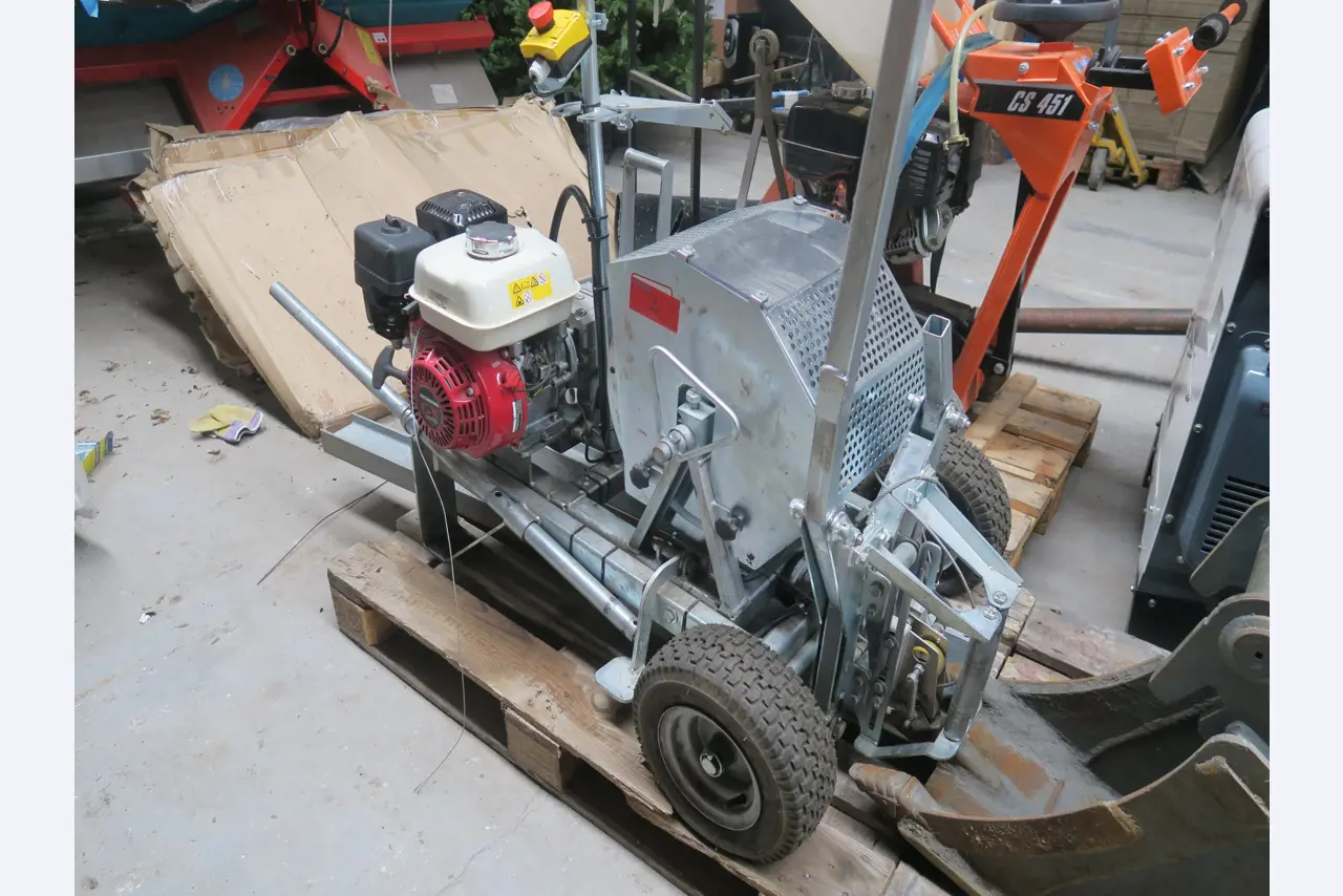 Div. techn. Einrichtung aus einem Lagerbestand-1