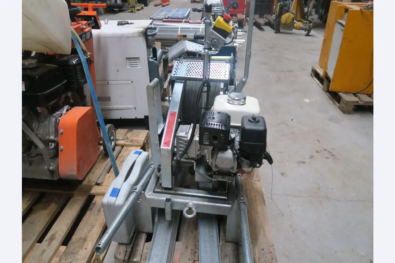 Div. techn. Einrichtung aus einem Lagerbestand-2