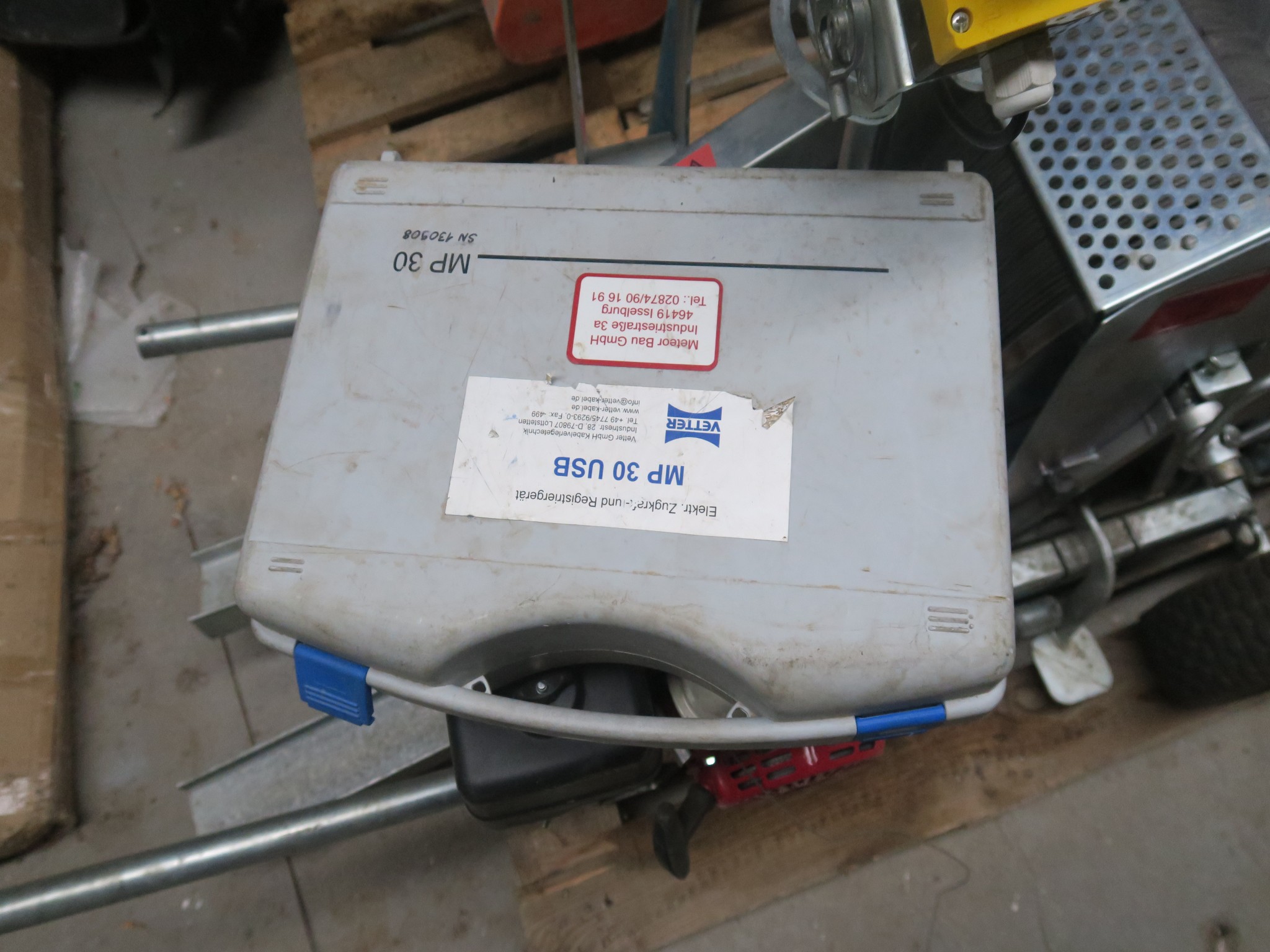 Różne urządzenia techniczne z magazynu-3