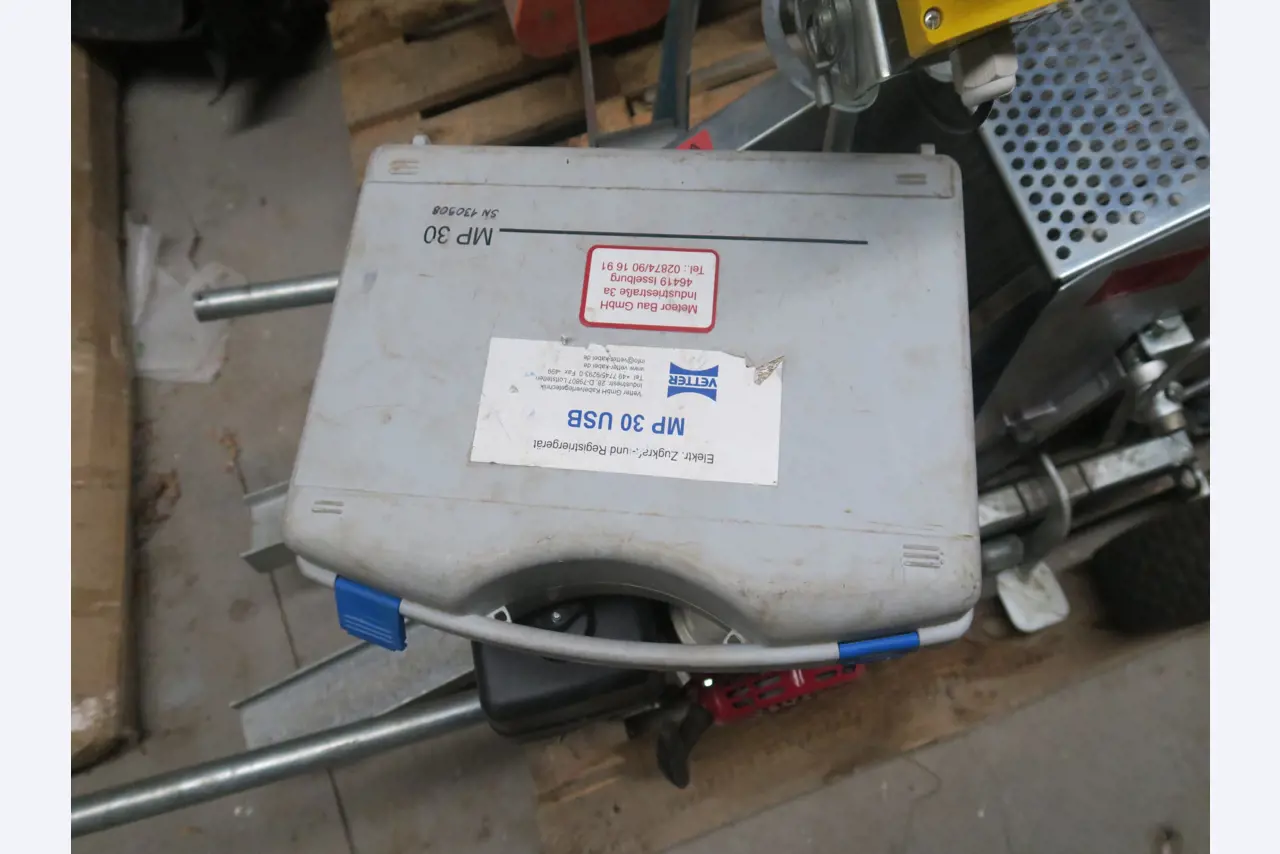 Div. techn. Einrichtung aus einem Lagerbestand-3